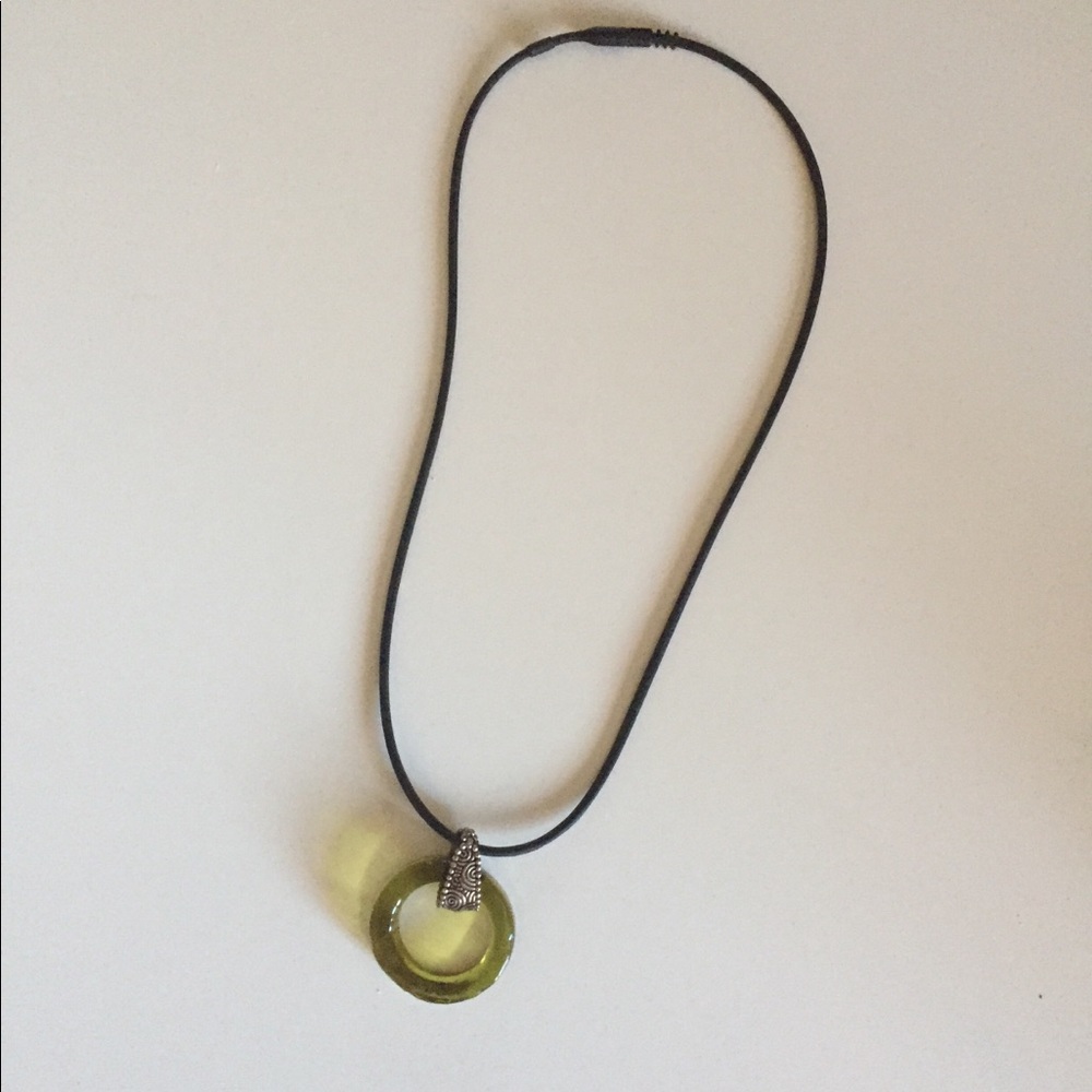 Glass pendant necklace